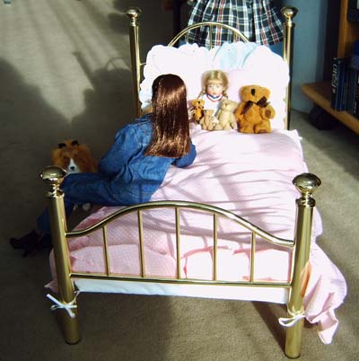 Riley in Esmés Bett